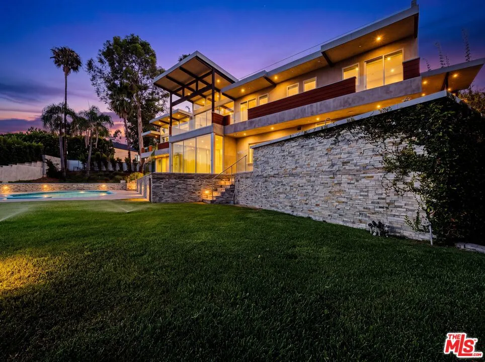770 Paseo Miramar Los Angeles, CA 90272
