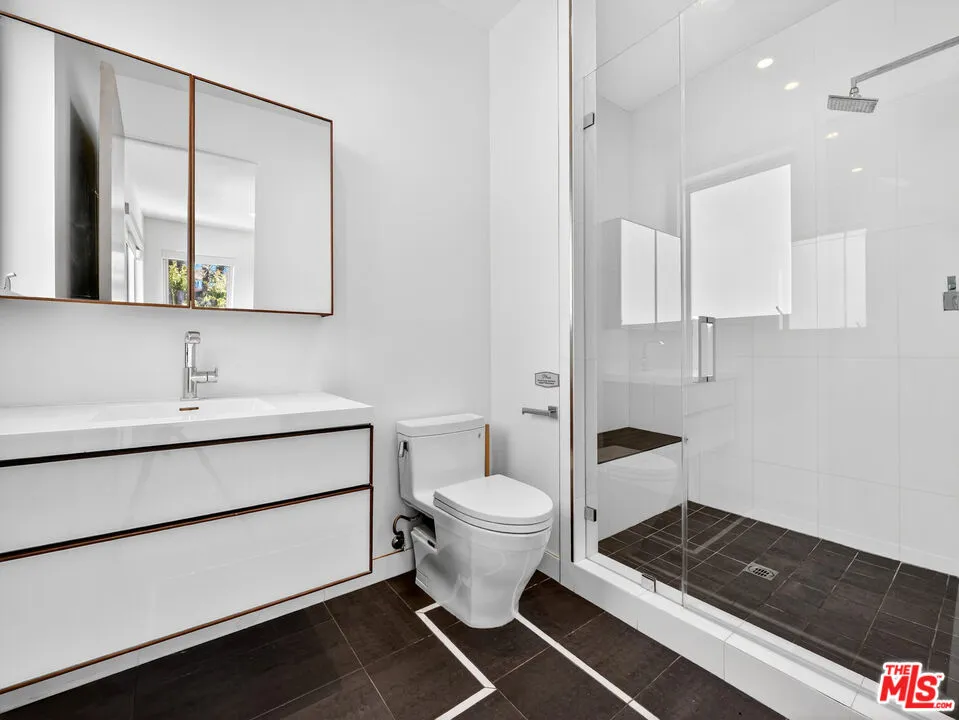 770 Paseo Miramar Los Angeles, CA 90272