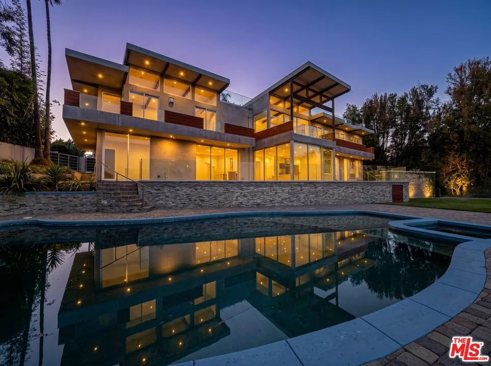 770 Paseo Miramar Los Angeles, CA 90272