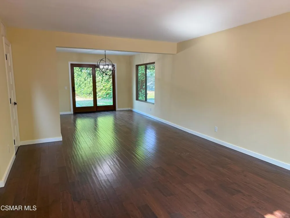2096 Mccrea Road Thousand Oaks, CA 91362