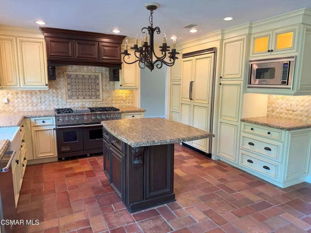 2096 Mccrea Road Thousand Oaks, CA 91362