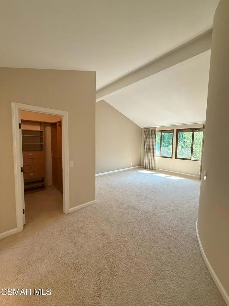 2096 Mccrea Road Thousand Oaks, CA 91362