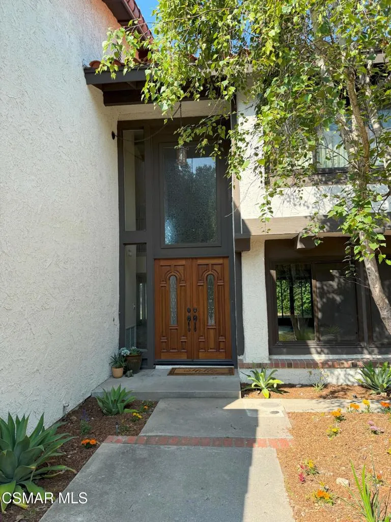 2096 Mccrea Road Thousand Oaks, CA 91362