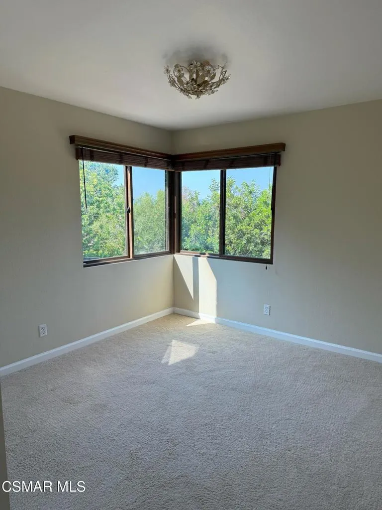 2096 Mccrea Road Thousand Oaks, CA 91362