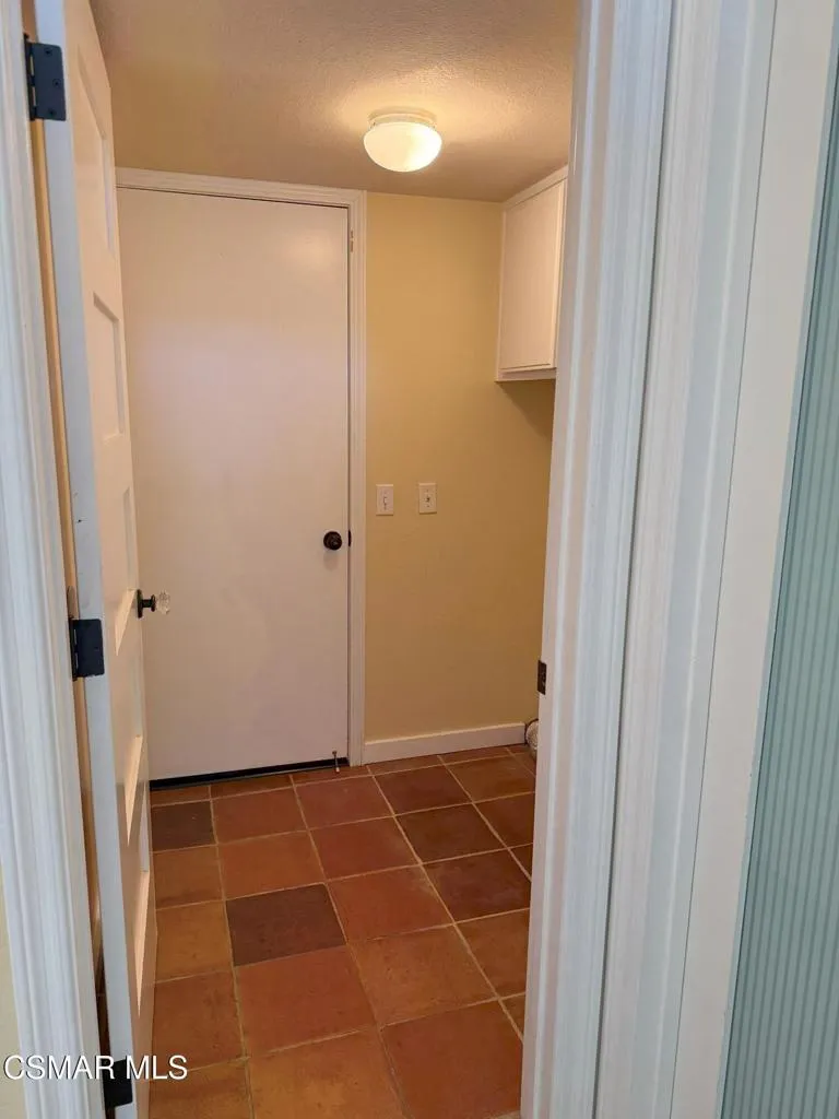 2096 Mccrea Road Thousand Oaks, CA 91362