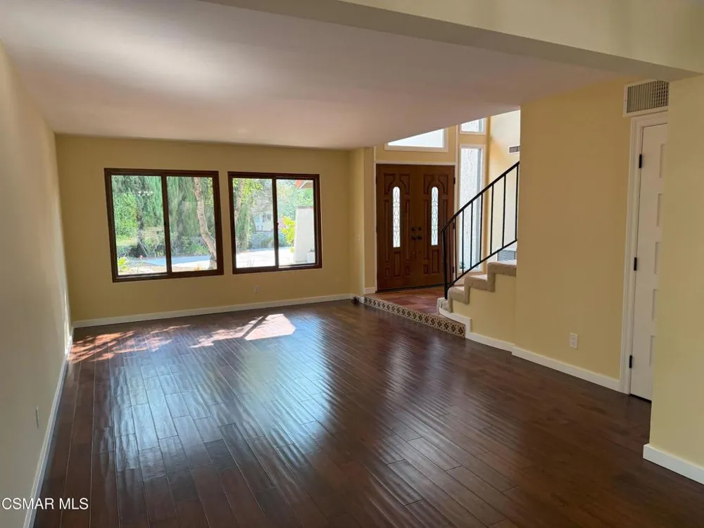 2096 Mccrea Road Thousand Oaks, CA 91362