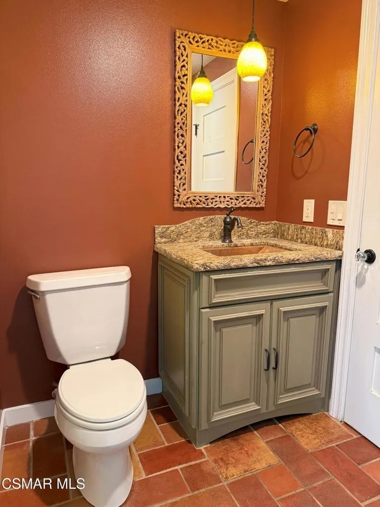 2096 Mccrea Road Thousand Oaks, CA 91362