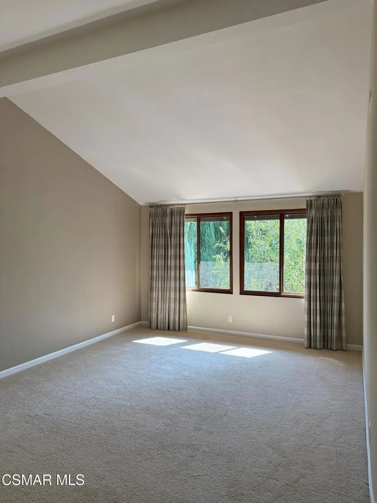 2096 Mccrea Road Thousand Oaks, CA 91362