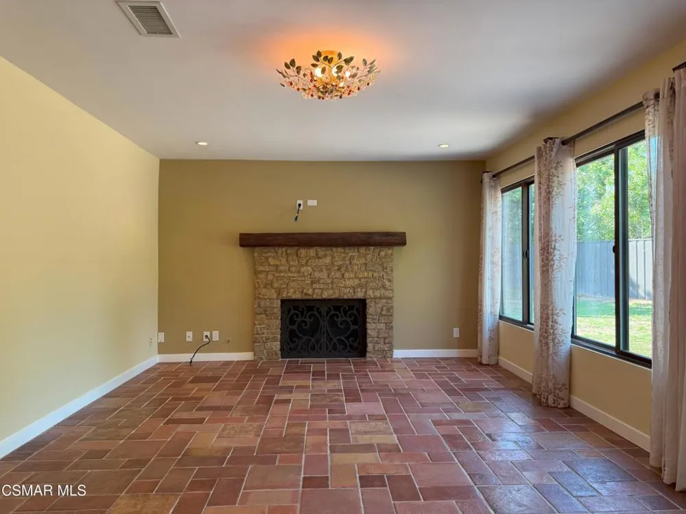 2096 Mccrea Road Thousand Oaks, CA 91362