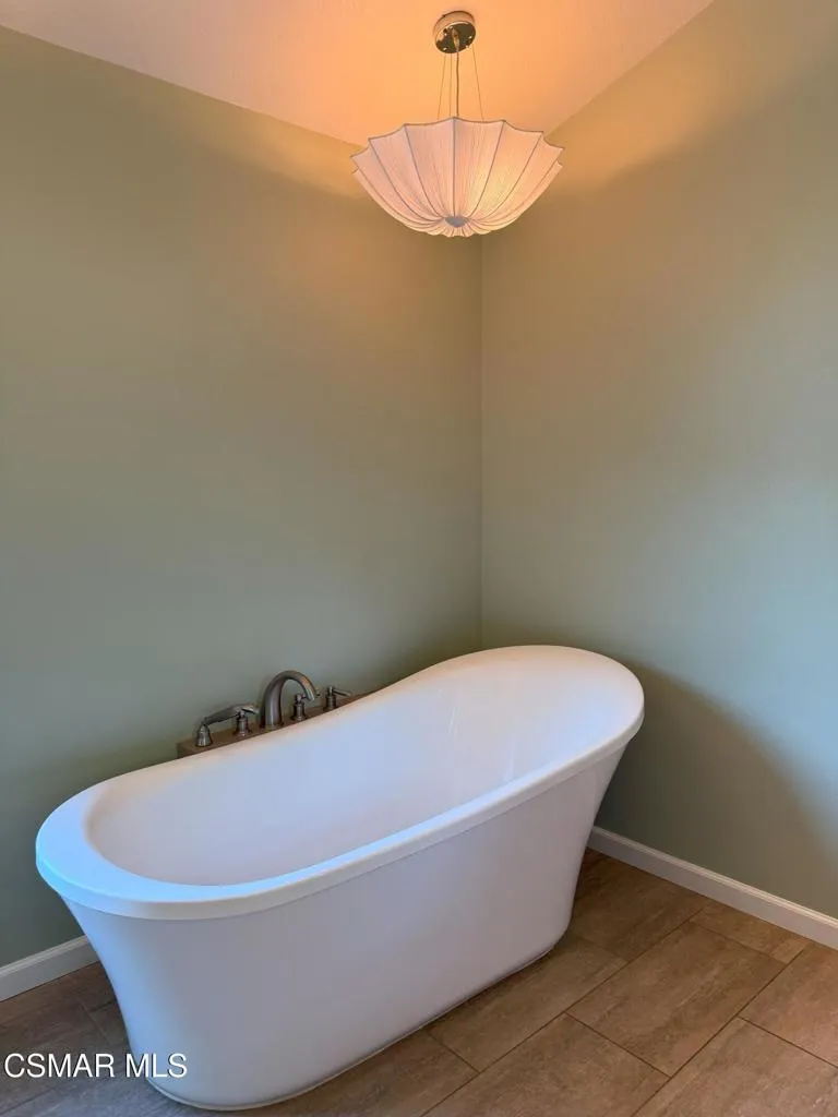 2096 Mccrea Road Thousand Oaks, CA 91362