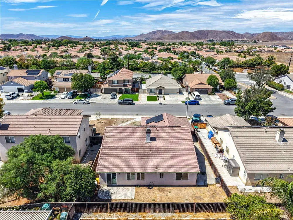 1452 Hummingbird Hemet, CA 92545