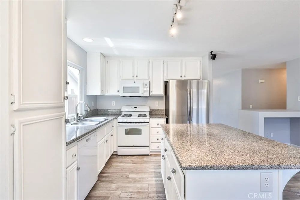 1452 Hummingbird Hemet, CA 92545
