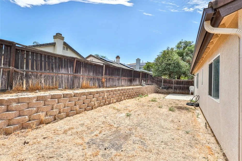 1452 Hummingbird Hemet, CA 92545