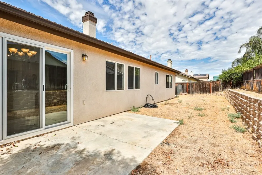 1452 Hummingbird Hemet, CA 92545