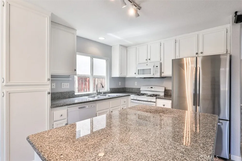 1452 Hummingbird Hemet, CA 92545