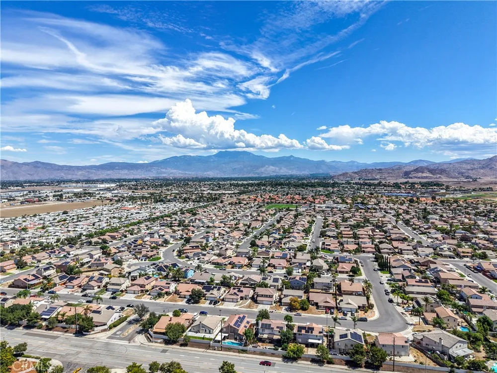 1452 Hummingbird Hemet, CA 92545