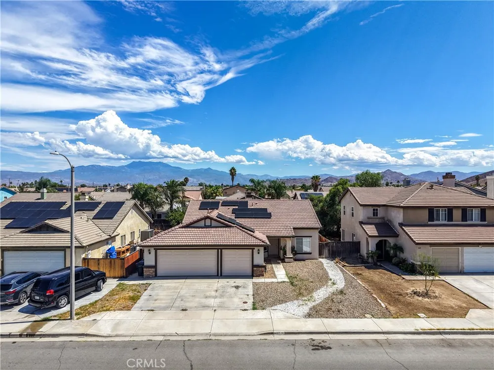 1452 Hummingbird Hemet, CA 92545