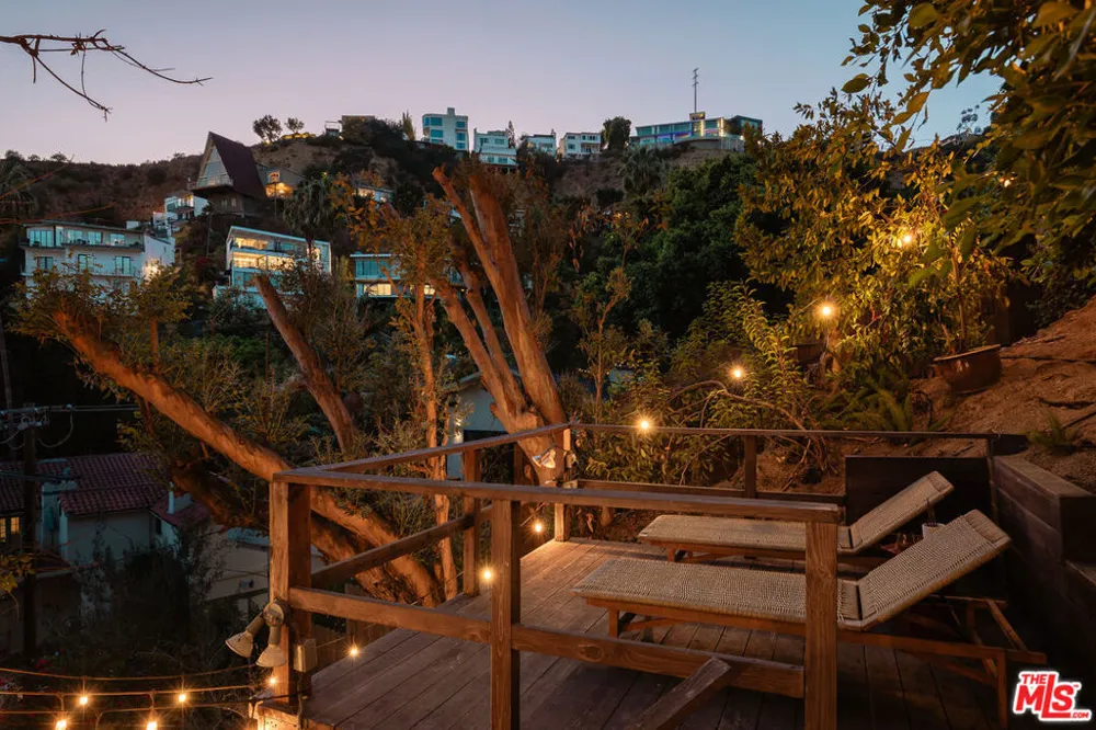 1600 Queens Road Los Angeles, CA 90069