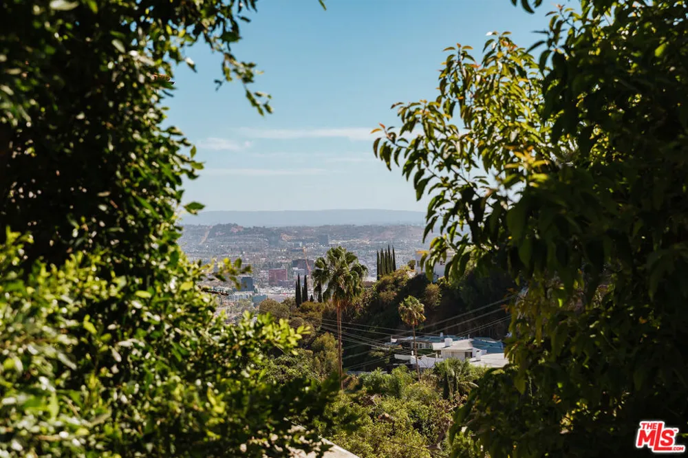 1600 Queens Road Los Angeles, CA 90069