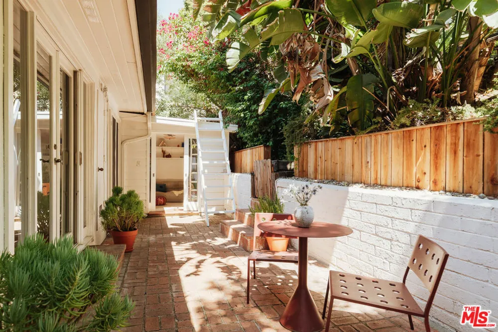 1600 Queens Road Los Angeles, CA 90069