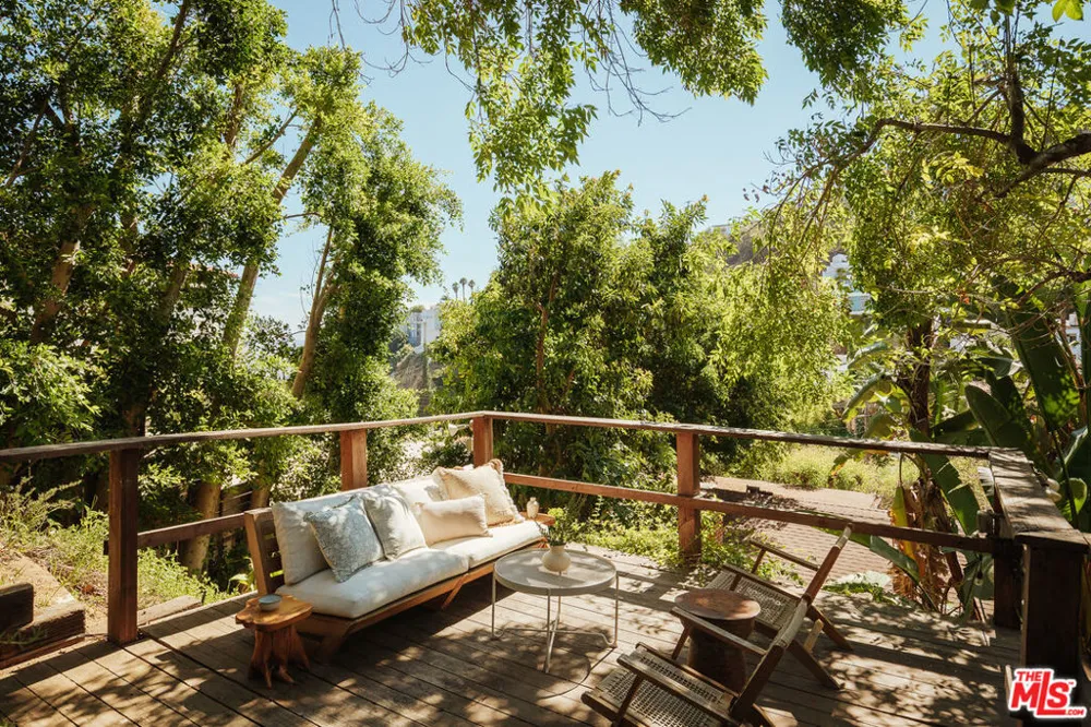 1600 Queens Road Los Angeles, CA 90069