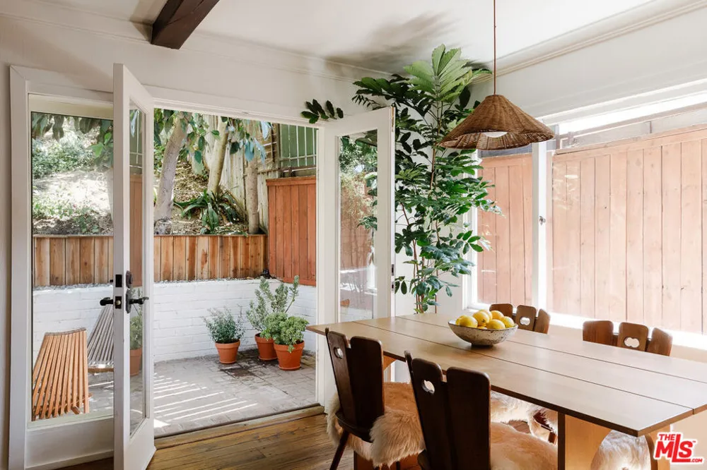 1600 Queens Road Los Angeles, CA 90069