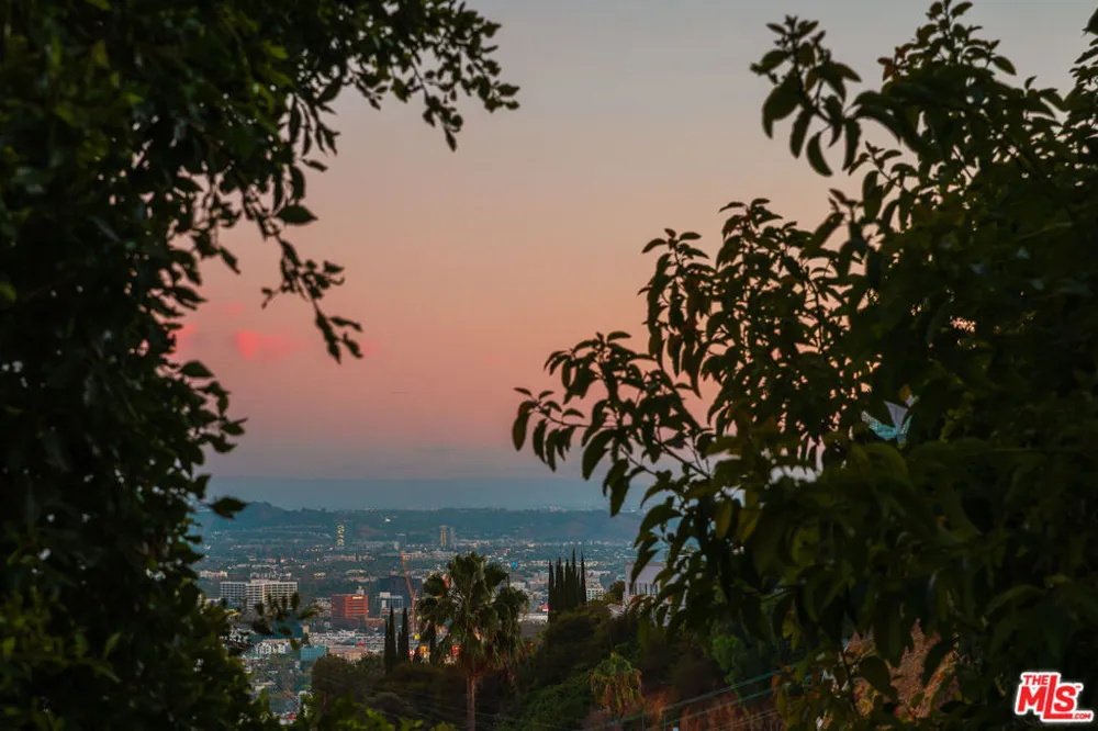 1600 Queens Road Los Angeles, CA 90069