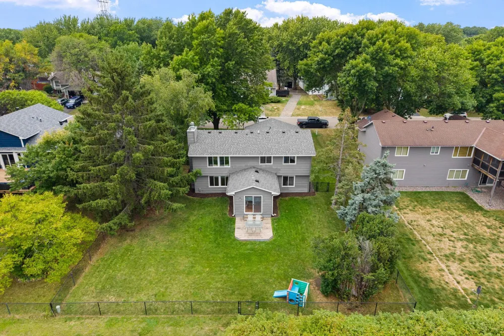 9182 Rosewood Lane Maple Grove, MN 55369