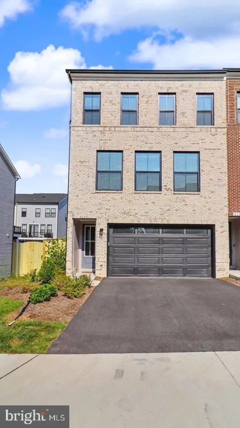 43595 FARRINGDON SQUARE