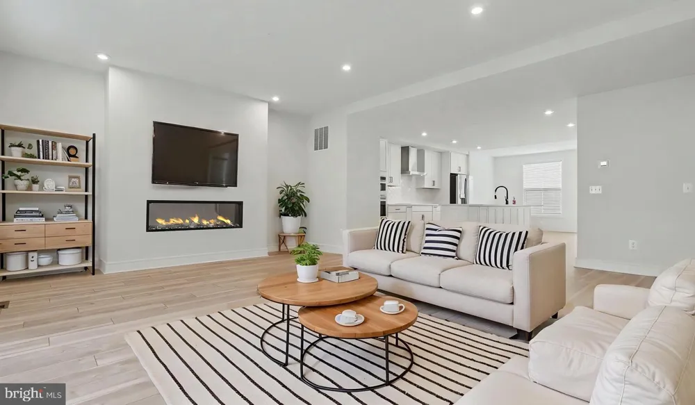 43595 FARRINGDON SQUARE Broadlands, VA 20148