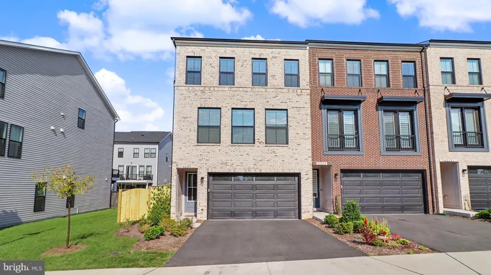 43595 FARRINGDON SQUARE Broadlands, VA 20148