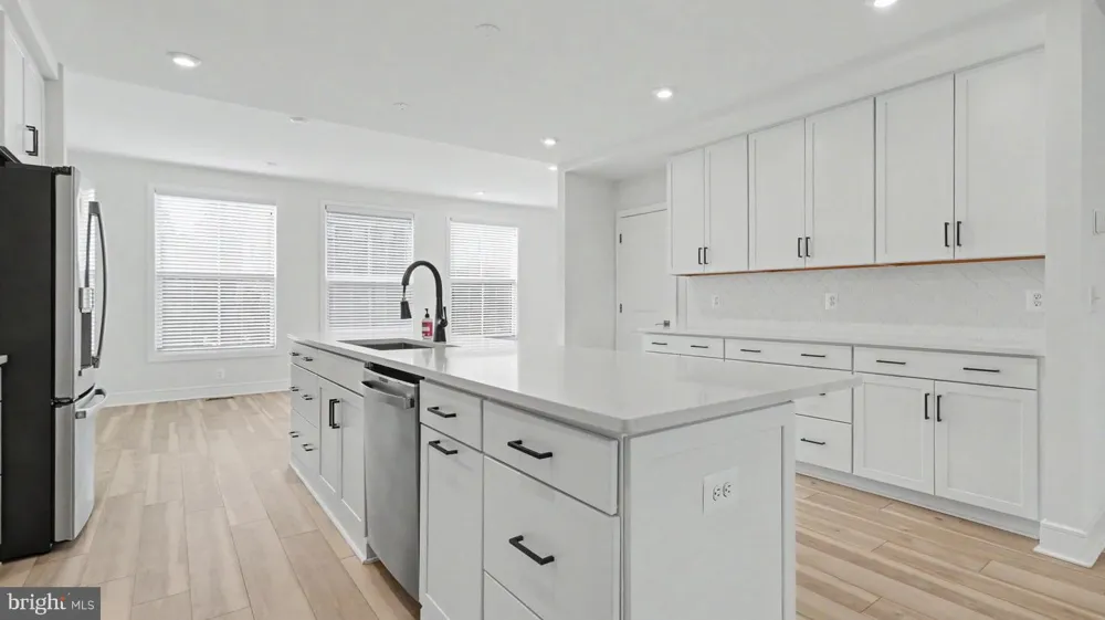 43595 FARRINGDON SQUARE Broadlands, VA 20148