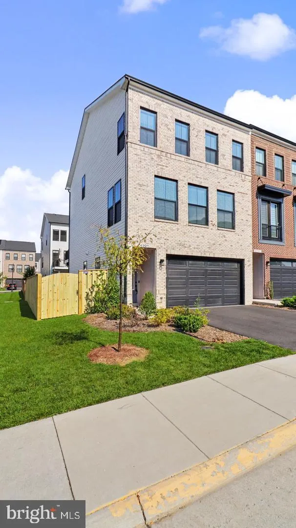 43595 FARRINGDON SQUARE Broadlands, VA 20148