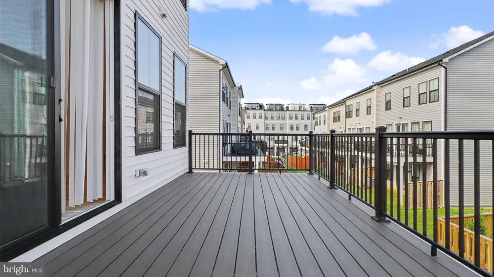 43595 FARRINGDON SQUARE Broadlands, VA 20148