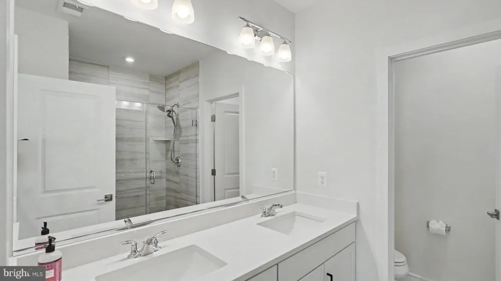 43595 FARRINGDON SQUARE Broadlands, VA 20148