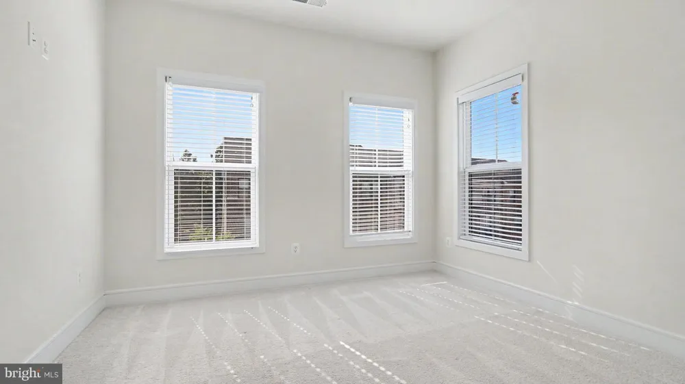 43595 FARRINGDON SQUARE Broadlands, VA 20148