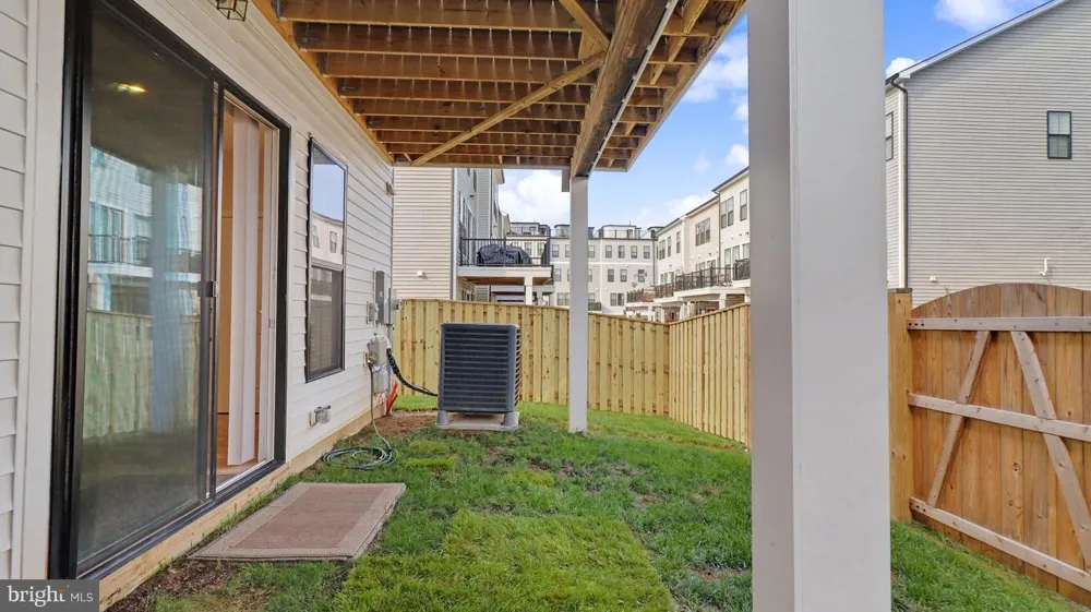 43595 FARRINGDON SQUARE Broadlands, VA 20148
