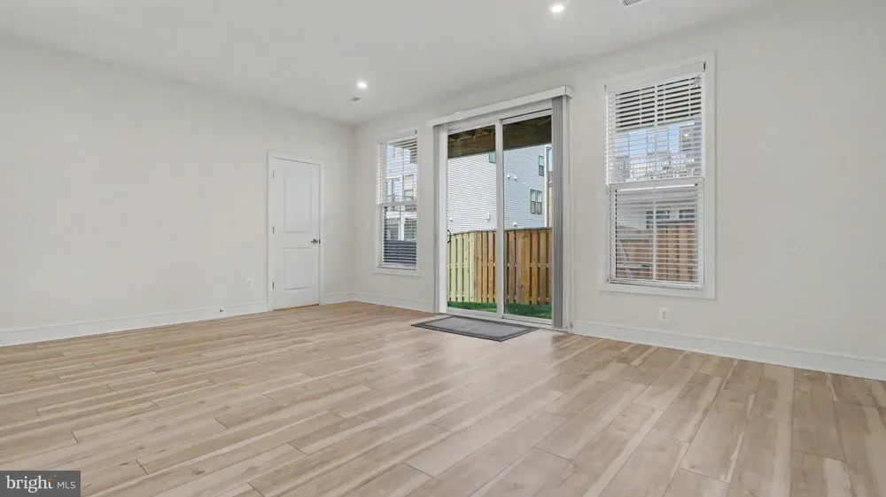 43595 FARRINGDON SQUARE Broadlands, VA 20148