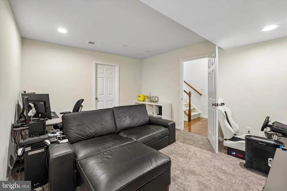 23 TREYBURN DRIVE Paoli, PA 19301