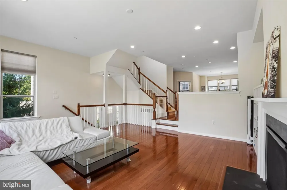 23 TREYBURN DRIVE Paoli, PA 19301