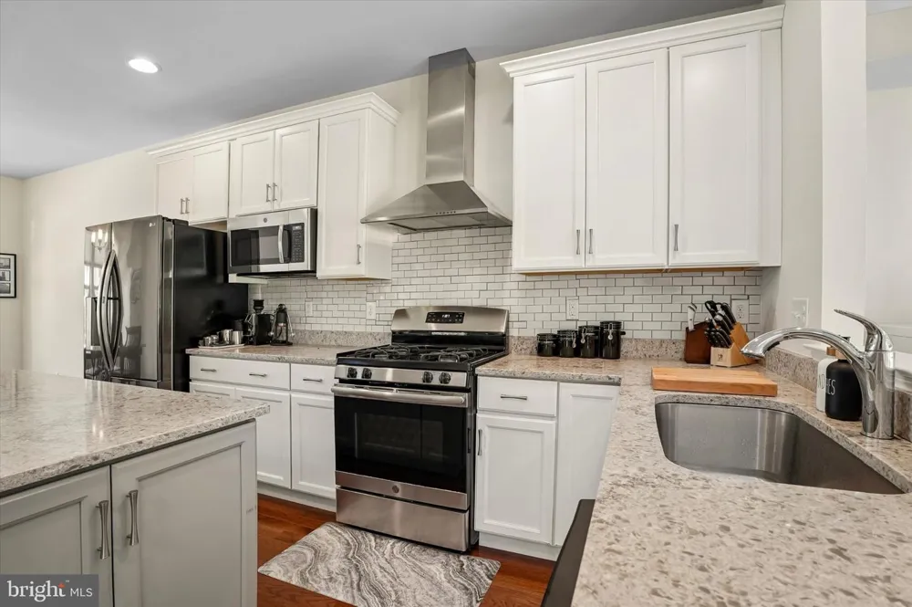 23 TREYBURN DRIVE Paoli, PA 19301