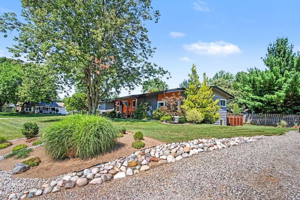 6230 Blythefield Avenue NE Rockford, MI 49341