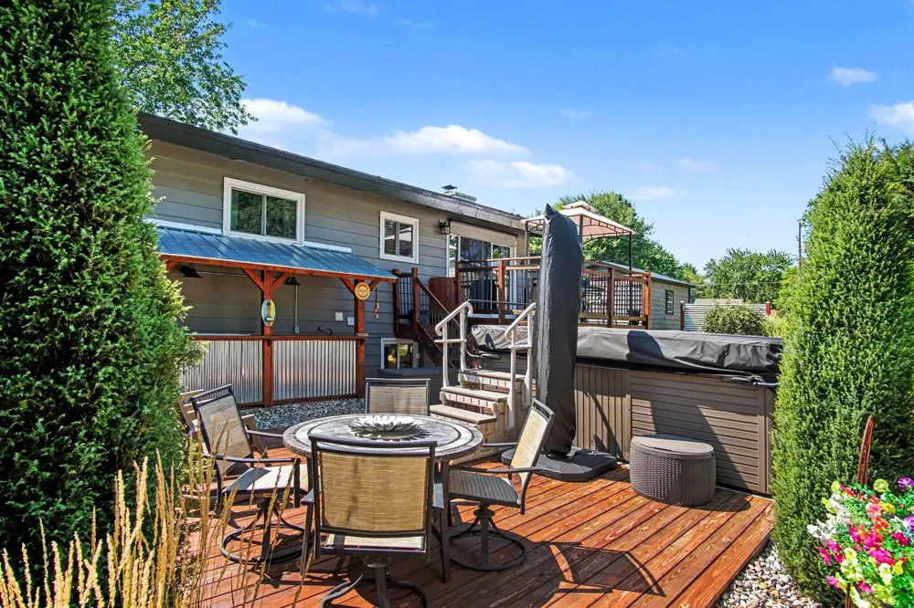 6230 Blythefield Avenue NE Rockford, MI 49341