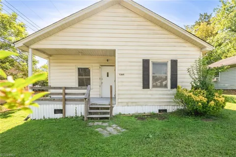 1307 Stonewall Avenue