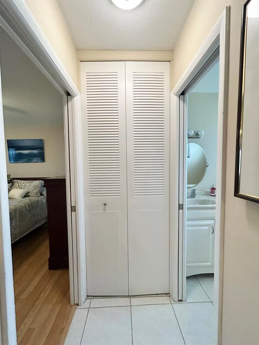2811 Ashley Drive W #E West Palm Beach, FL 33415