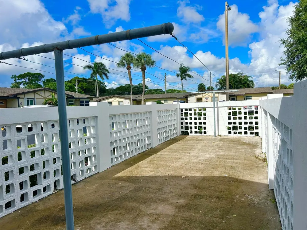 2811 Ashley Drive W #E West Palm Beach, FL 33415