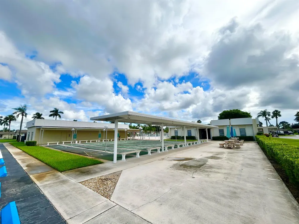 2811 Ashley Drive W #E West Palm Beach, FL 33415