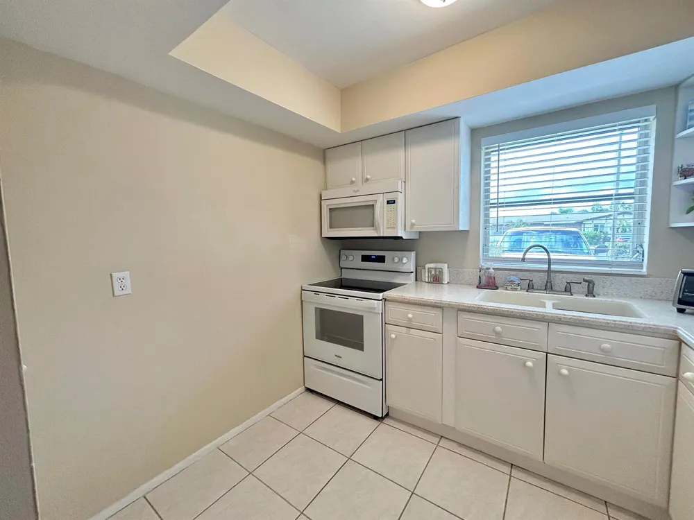 2811 Ashley Drive W #E West Palm Beach, FL 33415