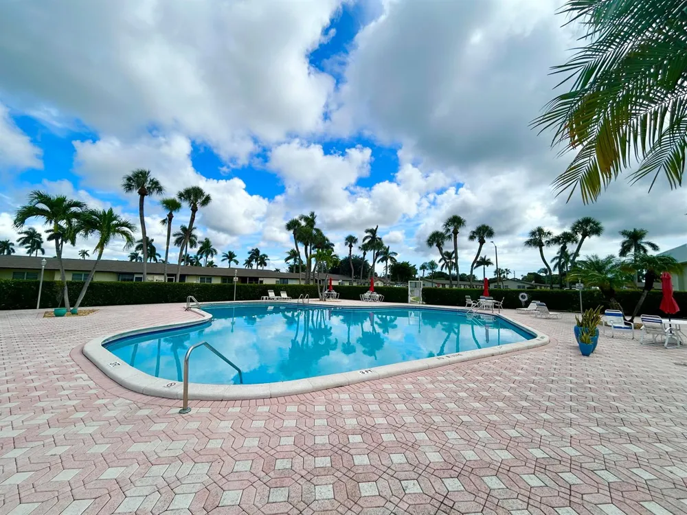 2811 Ashley Drive W #E West Palm Beach, FL 33415