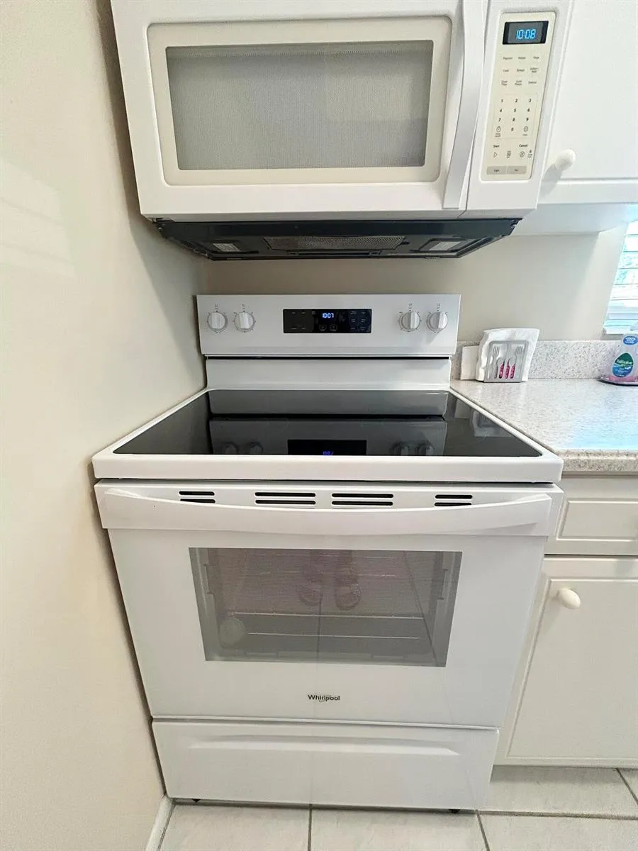 2811 Ashley Drive W #E West Palm Beach, FL 33415